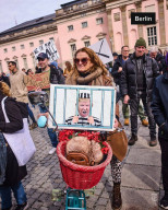Demo Melawan Kebijakan Trump juga Terjadi di Daerah Kekuasaan Partai Republik