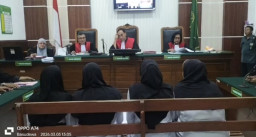 Dakwaan Empat WNA Terdakwa Pencurian Emas Rp 233 Juta Ditunda karena Tak Ada Penerjemah