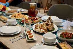 HARRIS Hotel Bundaran Satelit Tawarkan Paket Halal Bihalal Lebaran 2026