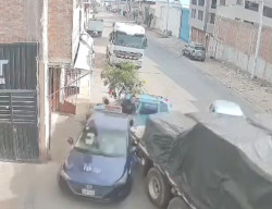 Kehilangan Kendali, Truk Trailer Tabrak 3 Orang