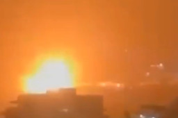 Rudal Iran Hancurkan Pemukiman di Kota Petah Tikva, Israel