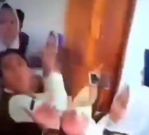 Viral Sekelompok Siswa SMAN Acungkan Jari Tengah k Guru