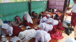 Empat Tahun SDN Sokobanah Tengah III Ditutup Warga, Siswa Belajar Numpang di Langgar