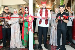 Wali Kota Padang Resmikan Takana Nasi Padang Resto, Serap 80 Tenaga Kerja