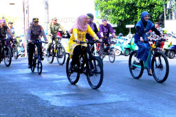 Gowes Hari Kartini di Kota Kediri Berujung Aksi Lingkungan, Perempuan Jadi Motor Perubahan