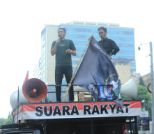 Gelar Aksi di Mabes Polri, Mahasiswa Malut Jabodetabek Desak Usut Tuntas Pembunuhan Berantai Halteng–Haltim