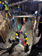 Tanpa Mematikan Air, PAM Surya Sembada Kota Surabaya Tuntaskan Perbaikan Pipa di Raya Taman L Dukuh Menanggal