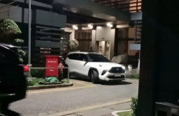 Penyidik Kejati Jatim Bawa Berkas dari Kantor ESDM Usai Penggeledahan Lima Jam