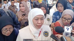 Khofifah Buka Suara Usai Kadis ESDM Jatim Jadi Tersangka Pungli