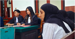 CCTV Bongkar Aksi Pencurian di Toko Emas Pacar Keling, Empat WNA Dituntut 3,5 Tahun Penjara