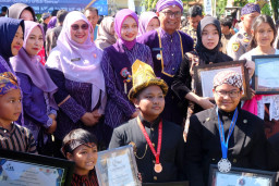 Hardiknas 2026 di Kota Kediri: Perkuat Sekolah Aman, Puluhan Siswa Berprestasi Diganjar Penghargaan