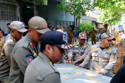 Pemkot Kediri Angkut Rombong PKL yang Bandel di Sam Ratulangi