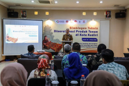 Kemenperin Dorong Tenun Ikat Kota Kediri Naik Kelas Lewat Diversifikasi Produk