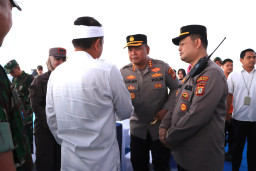 Kapolsek Jatisampurna Dampingi Kapolres Metro Bekasi Kota dalam Penutupan TMMD Ke-128 
