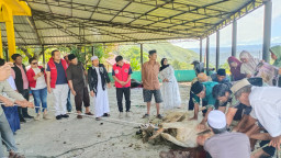 PDIP DPC Kabupaten Samosir Menyerahkan Daging Kurban di Kenegerian Sihotang