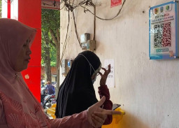 Scan Barcode di Pasar, Warga Jember Kini Bisa Pantau Harga Sembako Secara Realtime