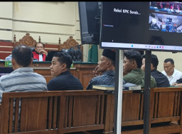 Hakim Minta KPK Kejar Dugaan Aliran Uang Rp1,4 Miliar ke Eks Bupati Ponorogo Ipong Muchlissoni