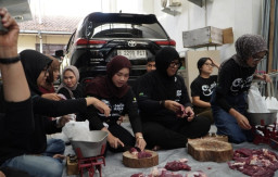 Pegadaian Jatim Tebar Kepedulian di Iduladha 2026, 1.000 Paket Daging Kurban Dibagikan ke Warga