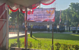 Inspektur Upacara Peringatan Hari Lahir Pansila Dandim 0828 Sampang 