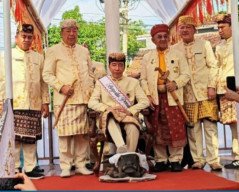 Jokowi Letakkan Kakinya di Atas Kaki Kerbau, Ini Maknanya!