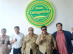 Sidang Dugaan Pengelolaan Dana BOS-BOP 4 SMAN di Bekasi Ditunda Dua Pekan