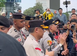 Demo di Bundaran HI, Mahasiswa Tuntut Turunkan Harga BBM & Hentikan MBG