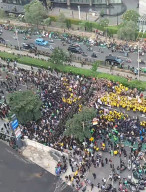 Ratusan Massa Aksi Mahasiswa dan Sejumlah Elemen Tertahan di Depan Menara Thamrin 