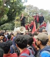 Mahasiswa Soroti Dugaan Korupsi di BGN, Aksi Dikawal Ketat Polisi