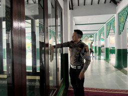 Sambut HUT Bhayangkara ke-80, Sat Lantas Polres Bogor Bersih-bersih Masjid Al Ishlah