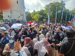 Ribuan Relawan Dukung Program MBG, Kecewa Tak Ditemui Pejabat Pemkab Lamongan