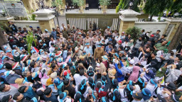 Warga Gresik Ikut Demo Dukung Program Makan Bergizi Gratis