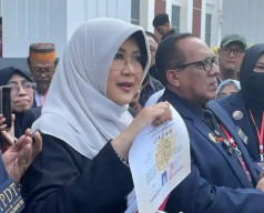 Berdasarkan Warna dan Nominal Materai, dr.Tifa Yakin Ijazah Jokowi untuk Sarjana Muda