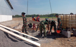 Perkuat Ekonomi: Satgas TMMD 129 Bojonegoro Kebut Pembangunan Musholla Rest Area Kesongo
