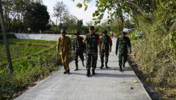 Pastikan Pembangunan Tepat Sasaran dan Tanpa Kendala: Dansatgas TMMD 129 Bojonegoro Cek Langsung Proyek Fisik di Desa