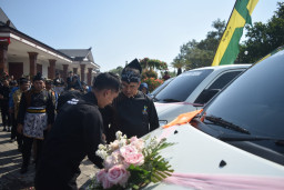 Hari Jadi ke-458 Kabupaten Madiun, Bupati Hari Wuryanto Serahkan 55 Mobil Siaga untuk Desa