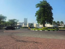 Sengketa Tata Ruang Graha Famili Surabaya, Sorotan Mengarah ke The Nook Cafe