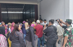 Pasar Murah Mandiri TMMD 129 Bojonegoro Diserbu Warga, Telur Program Gayatri Dijual Rp20 Ribu per Kilogram