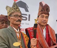Usai Dinobatkan “Raja Timur” di NTT, Jokowi Belum Juga Muncul Saat Flores Diguncang Gempa 