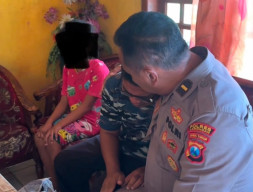 Siswa SDN Lebur Terhambat Biaya LKS, Ipda Purnomo Turun Tangan dan Berikan Beasiswa