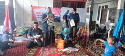 Tak Disangka, Daun dan Bunga Disulap Jadi Karya Unik, Himpaudi Sampang Kenalkan Ecoprint