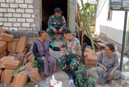 Tim Kesehatan Satgas TMMD 129 Bojonegoro Mengabdi Tanpa Batas, Menjaga Kesehatan Warga
