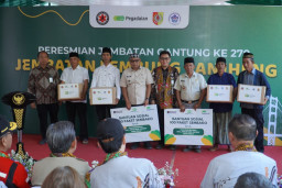 Pegadaian Hadirkan Manfaat nyata bagi Masyarakat Jember, dari Jembatan, Homecare hingga Bedah Rumah