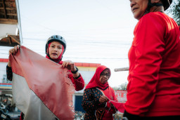 Sambut HUT ke-81 RI, DHC BPK 45 Kota Madiun Ganti Bendera Kusam dan Robek Saat Gowes