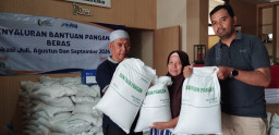 Warga Mojorejo Sambut Antusias Bantuan Beras 30 Kg dari Pemerintah