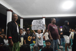 Ratusan Warga Punjul Gelar Aksi Tolak Pengembangan TPST, Soroti Lokasi Dekat Permukiman
