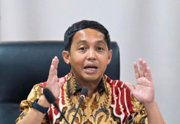 Raja Juli, Menteri Kehutanan yang Bertitel  Sarjana Ilmu Al-Qur’an dan Tafsir