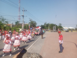 Pemdes Pilang Menggelar Jalan Sehat Berkostum
