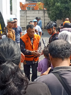 Menunggu Vonis, Sugiri Sancoko: “Aku Manut Saja”, Simpatisan Berdesakan di Pengadilan