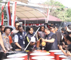 Polres Jakbar Bongkar Pabrik Oli PALSU DI Cengkareng  Omzet Capai RP864 Juta