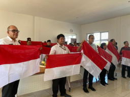 Jelang Peringatan HUT ke-78 RI, Pemkot Surabaya Ajak Eks Napiter Bagi-Bagi Bendera